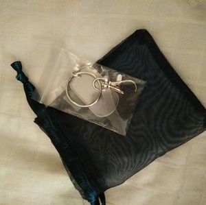 Vantel Pearls dog tag keychain with white pearl